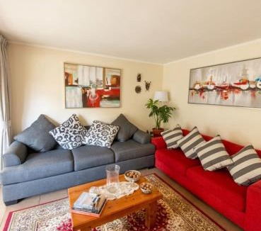Curico House | Casa moderna en Curico, excelente ubicación, estacionamiento