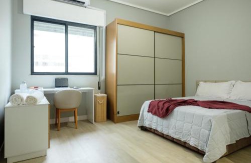 Aparecida House | Suíte Privativa em Lindo Ap Compartilhado - Meia Quadra da Praia Wifi AC