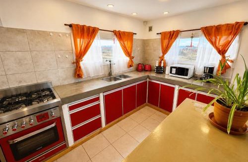 Macrozona Meseta Cerro Calafate House | Alba Austral, casa amplia y luminosa