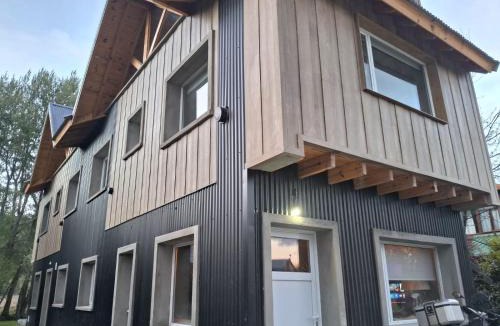 San Martin de los Andes House | Cabaña con costa de arroyo