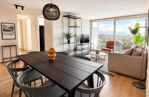 Santiago Apartment | Vista Cordillera Nevada, Piso 15, Metro Plaza Egaña, Parking