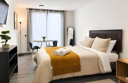 Downtown Santiago Apartment | Espacio Huérfanos Apartments - Pool & Gym