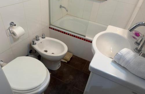 General San Martin Apartment | alquiler por dia a pasos Avenida Corrientes Y Gascon 1 o 2 personas wifi parrilla balcon Solicitamos Seña y número de contacto