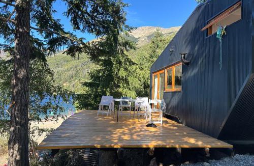 Villa Catedral Ski Chalet | Cabaña Sobre Playa Lago Gutiérrez 2