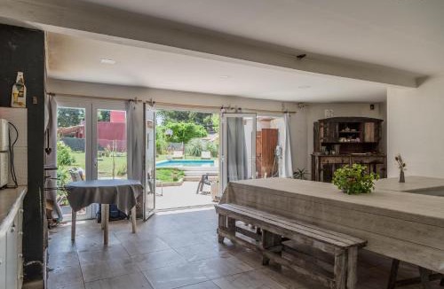 Bosque Peralta Ramos House | Ideal Casa de 2 Pisos Con Quincho Y Pileta