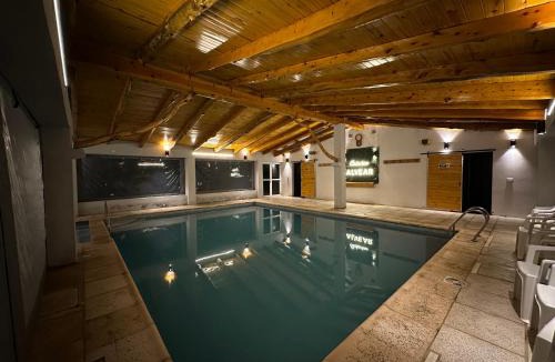 Huerta Grande Cabin | Cabañas Alvear Piscina Climatizada
