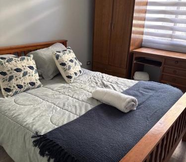 Las Rejas House | Habitación cerca de Pajarito, Aeropuerto, Clínicas, esc PDI y Carabineros