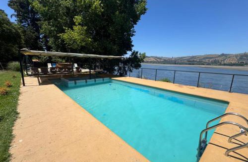 Hualqui House | Casa Ankatu, exclusiva casa a orilla de río con tinaja y piscina privada, ideal familias