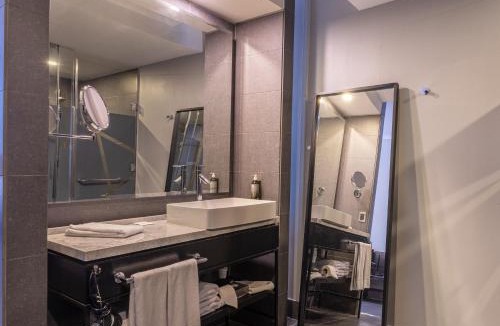 La Dehesa Hotel | Wyndham Santiago Pettra