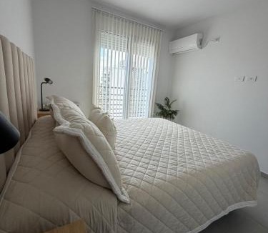 Bahia Blanca Apartment | "Estomba VISTA PREMIUM, céntrico, nuevo, super equipado, con balcón, cochera opcional en el mismo edificio"