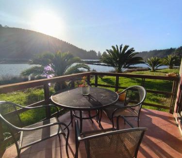 Pichilemu Ski Chalet | Cabaña en Pichilemu Cahuil vista a la laguna