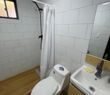 Curico House | Habitación doble love con baño privado