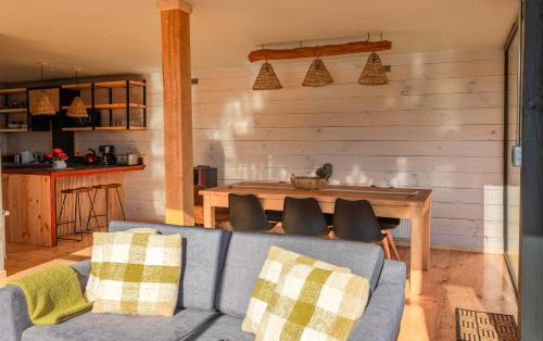 Nercon House | Casas Arco Jardin