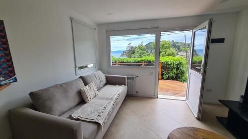 Playa Bonita Apartment | Monoambiente con deck y vista al lago en Playa Bonita