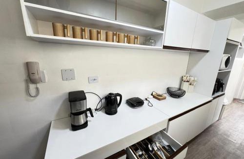Parque Enseada Apartment | Apto Praia da Enseada 1 Vaga, quartos com Ar