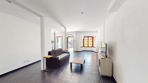 Tigre House | Casa Amplia 5 personas Amplio Jardin y Parrilla Zona Muy Tranquila en Tigre Centro