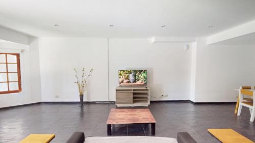 Tigre House | Casa Amplia 5 personas Amplio Jardin y Parrilla Zona Muy Tranquila en Tigre Centro