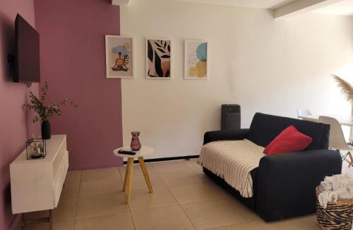Guaymallen Apartment | CASA RUBÍ - Encantador Departamento en Mendoza - Parking, patio y seguridad permanente