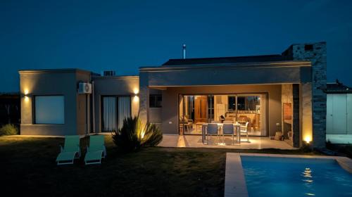 Vista Flores Villa | Casa Premium - Finca Rosablanca, viña y montaña