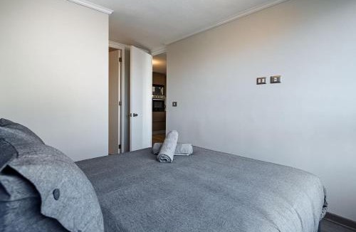Independencia Apartment | Cozy Apartment with AC Steps from Metro Hospitales