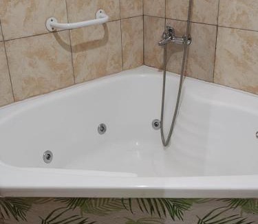 Plottier Apartment | BARDAS del LIMAY DORMI-con HIDROMASAJE - totalmente EQUIPADO