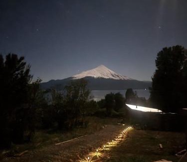 Puerto Varas Ski Chalet | Cabaña con vista panorámica inigualable al lago Llanquihue y volcán Osorno