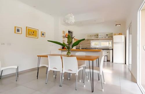 Del Viso Apartment | Casa privada con pileta climatizada, gran parque y parrilla en Pilar