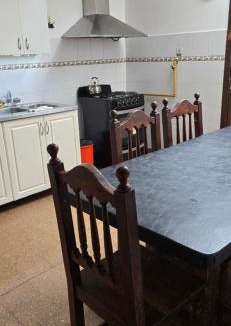 El Calafate House | La franca, Hostal centrico, Habitacion privada y Amplia cocina