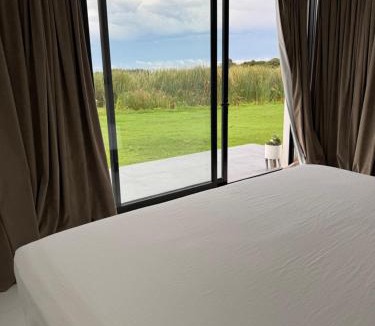 Corrientes House | Casa con Piscina sobre Laguna Brava - Tranquilidad y Naturaleza en Barrio Privado