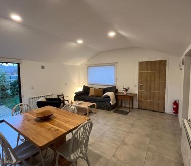 Dina Huapi House | Los Coirones 3 - Cabaña con jardin