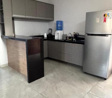 Universitario House | Casa 4 quartos, piscina privativa, 3 suíte geradeila smart tv ar-condicionado