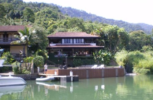 Portogalo Villa | Casa de 730m2 no Exclusivo Condomínio Portogalo com Piscina Privada e Cais para iates de até 55 Pés