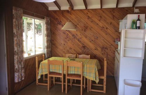 Caburgua House | White Cottage - Cabaña - Acceso directo a playa y cancha de tenis - Direct beach access and tenis court
