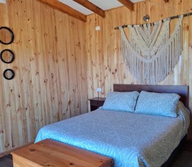 Ranquil Cabin | Cabaña Refugio Magenta con tinaja caliente incluida