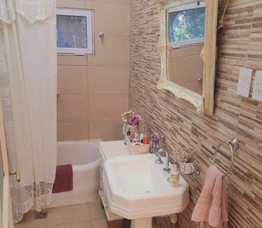 La Union House | Casa quinta con gran parque, pileta y parrilla a 15 min del aeropuerto