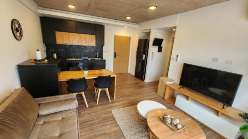 Comuna 10 Apartment | Versalles Ruiz de Los Llanos. Bs As.