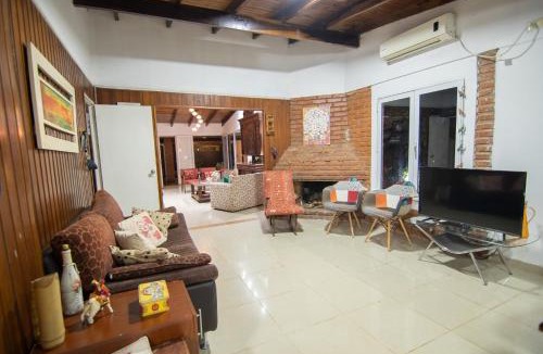 Posadas House | chalet con parque quincho y pileta