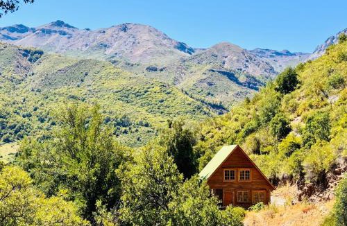 Colbun Ski Chalet | Parque Guaiquivilo, Cabañas de montaña con tinaja privada