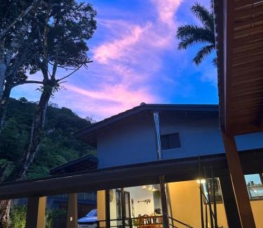 Juquehy House | Casa térrea com acessibilidade em Juquehy com piscina climatizada e hidromassagem