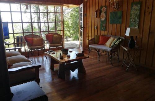 Pucon House | Hermosa casa con orilla de lago Caburgua