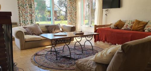 Duggan House | La casa de Duggan / La Herreria