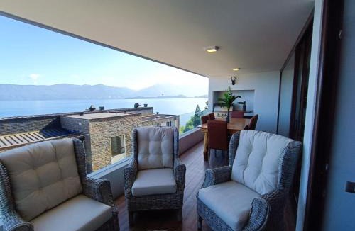 Pucon Apartment | Gran departamento de Lujo en primera línea en PUCON, acceso directo al Lago