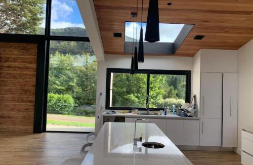 Villa Arelauquen House | New Modern Home: Golf, Polo, Near Catedral Ski