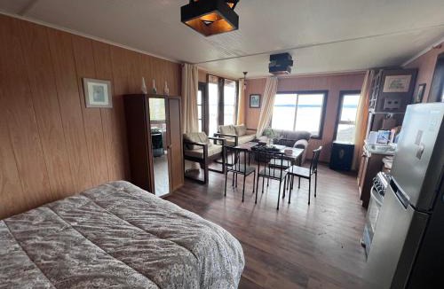 Lenca House | Cabaña para 3 un ambiente orilla de playa Patagonia carretera Austral