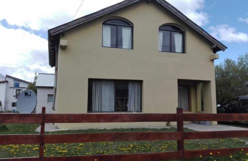 El Chalten House | Yellow House Cottage