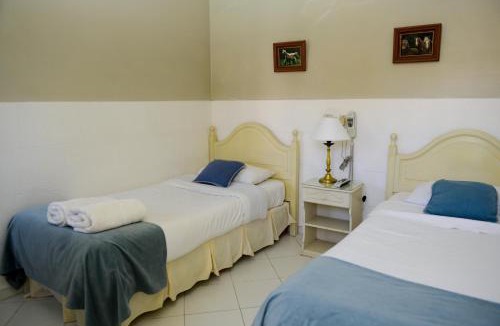Ezeiza Bed & Breakfast | Bernie's Bed & Breakfast , A 3 KILOMETROS DEL AEROP EZEIZA, VAN ,IN-OUT, FREE EZEIZA AIRPORT