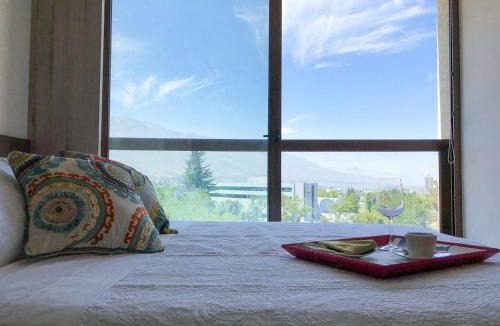 Apoquindo Apartment | Charming Studio - w/Mountain View, Pool, & Gym