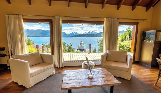 Rent Up -Casa junto al lago Nahuel Huapi in Villa La Angostura