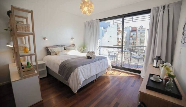 Designer studio in Palermo H with open balcony & pool