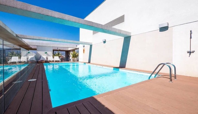 Arauco Retreat w/Parking, Pool, next to shopping